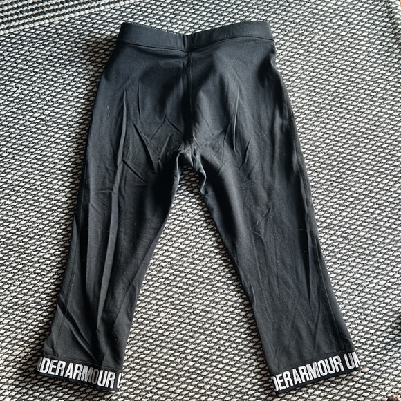 Angle length Under Armour capris - Picture 4 of 6